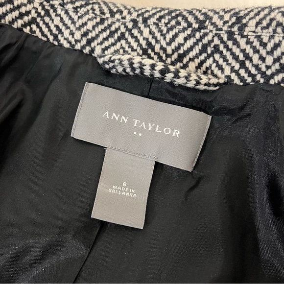Ann Taylor Women's Tweed Wool Blend Black and White Herringbone Pea Coat Size 6 - Picture 2 of 11